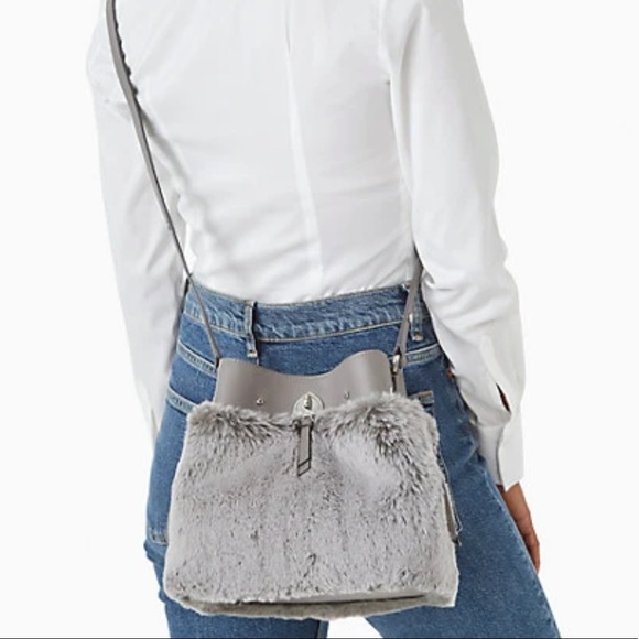 MAKE AN OFFER Kate spade grey cat faux fur marti small bucket bag crossbody - Picture 2 of 14